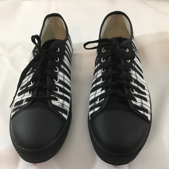 Piano key low top shoes. Like new condition. US10(E41) - Picture 9 of 13